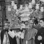 imagen 19:Jornada Eucarística. Traslado restos de San Pascual. En primer plano el Arzobispo de Solsona Monseñor Vicente Enrique Tarancón