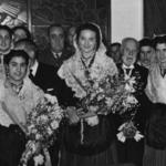 imagen 13:Ofrenda en el Camarin de San Pascual, Reina y Damas y Carlos Sarthou
