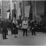 imagen 16:Procesión. Junto con el Alcalde y la Reina el Gobernador Militar General Gonzalo Peña y D. Carlos Sarthou. Raval de San Pascual