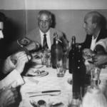 imagen 30:Comida artístas villarrealenses, presidida por José Ortells y asisten,  José P. Gumbau, Julio P. Fuster, Vicente Llorens, Alcalde de la ciudad