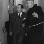 imagen 92:Visita del Director General de Coordinación y Jefe Nacional del sindicato de Frutos Santiago Pardo Canalis. Visita Camarin de San Pascual, con el padre Macert