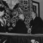 imagen 31:Acto homenaje a D. José Ortells, Salón Caja Rural, a la derecha la esposa del escultor Teresa Cicanchetti