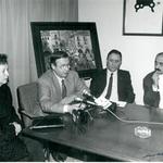 imagen 46:Donación por Marison Flors de un cuadro de Gimeno Baron al Ayuntamiento