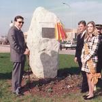 imagen 7:Inauguración placa rotonda Avda. de Alemania Crta. de Onda, con dedicación a los maquinistas y regadores. Alcalde, reina 1996 y presidente regad