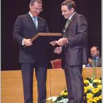 imagen 85:Acto Concesión Medalla de Bronce UNED. Auditorio Municipal. Alcalde y Vicerector Centros Asociados de la UNED