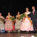 imagen 16:L'alcalde de Vila-real, José Benlloch, i la reina de 2011, Selena Segovia, amb les seues dames, en l'acte d'homenatge de 2012. 