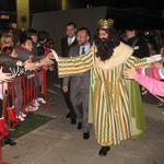 imagen 18:L'alcalde, José Benlloch, rep els reis d'Orient en la Cavalcada de Reis de la Joventut Antoniana de 2012.