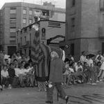 imagen 4:Cabalgata de Fiestas, el que cruza la calle es el pintor José Gumbau